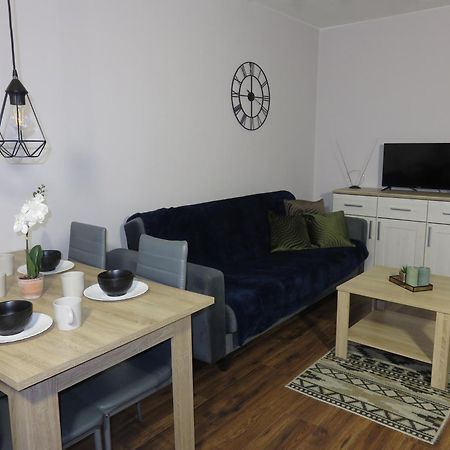 Uroczy Apartament Dla 4 Osob 바르샤바 외부 사진